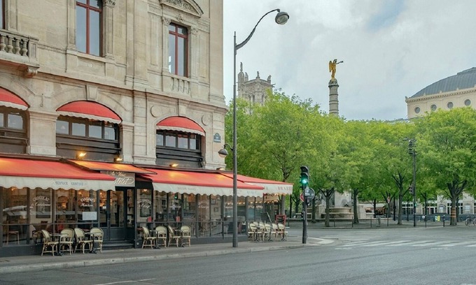 Les Halles Apartment | A LUXURIOUS & SERENE PARISIAN RETREAT, JUST STEPS FROM ÎLE DE LA CITÉ
