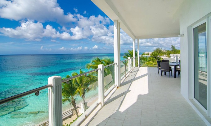 Nassau Apartment | A WONDERFUL New Beachfront Listing in The Bahamas! 3E