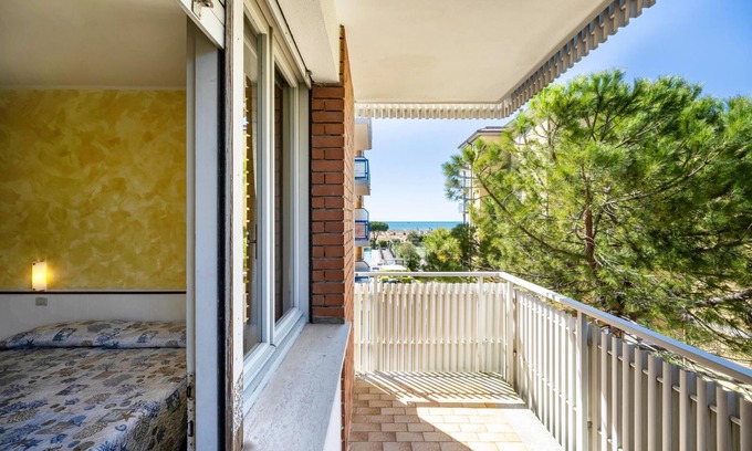 Bibione Apartment | Apartment "Condominio Villa Silente Vista Mare" Near the Beach with Wi-Fi & Terrace