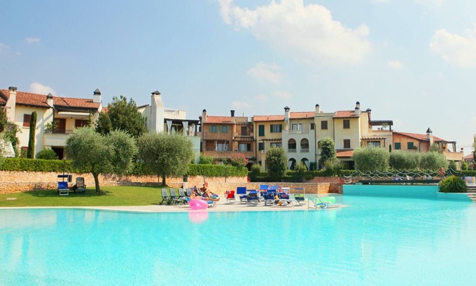 San Benedetto di Lugana Apartment | Apartment near Lake Garda with Pool