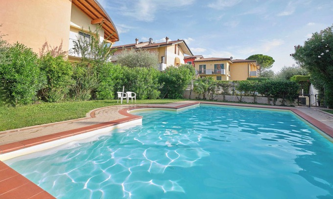 Montioni Apartment | Apartment 'Madonnina In Lazise' with Shared Pool, Wi-Fi and Air Conditioning