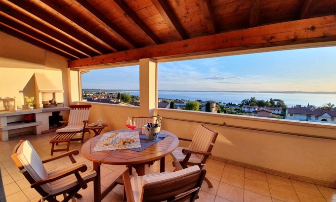 Calmasino Apartment | APARTMENT PERLA DEL GARDA - Regarda Travel