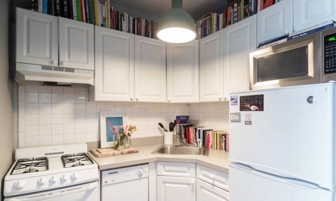 East Village Apartment | Arty furnished studio in the heart of the trendy east village