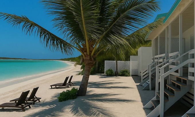 Rokers Point Condo | Beachfront Luxury Suite
