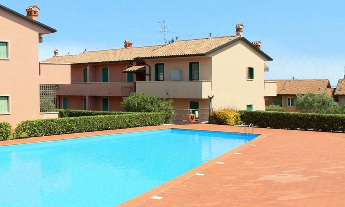 Montioni House | Beautiful Apartment with Garden and Fireplace