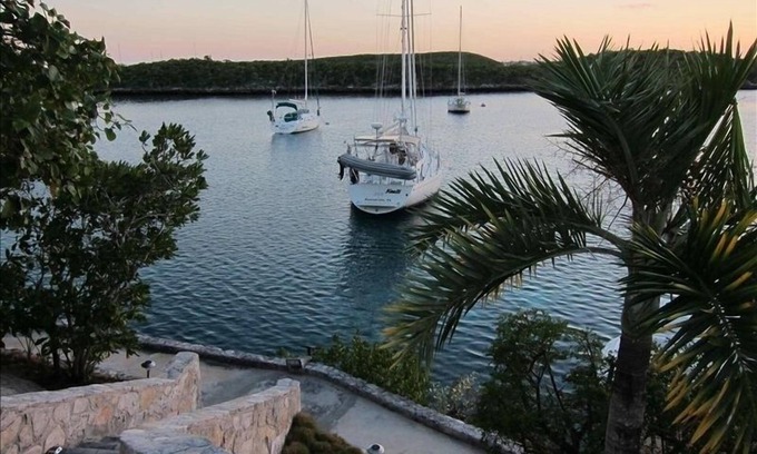 Stocking Island Cottage | Beautiful Beach Eco-Cottage on Stocking Island
