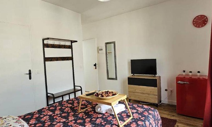 Pierrefitte-sur-Seine Bed & Breakfast | Bed and breakfast ∙ 2 guests