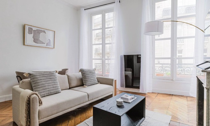 Quartier de la Monnaie Apartment | Blueground | Porte Dauphine, elev, nr metro