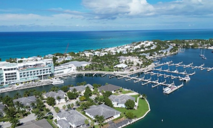 Alice Town House | Boat Slip Rental- Fisherman Village, Bimini Bay