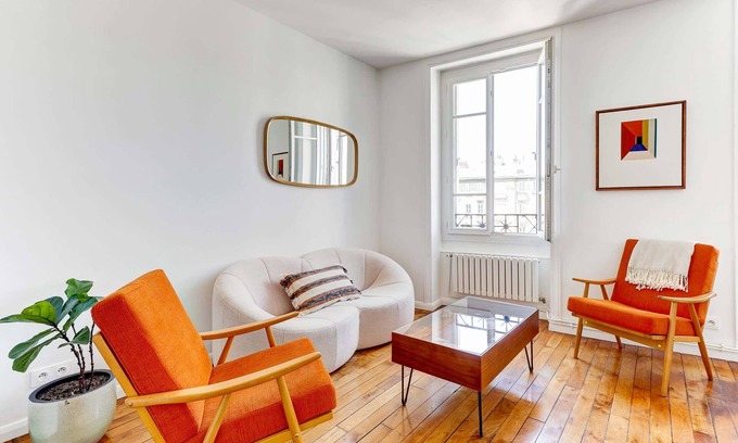 9th Arrondissement Apartment | Bright 2BR in Montmartre - Near Sacré-Cœur & Opera