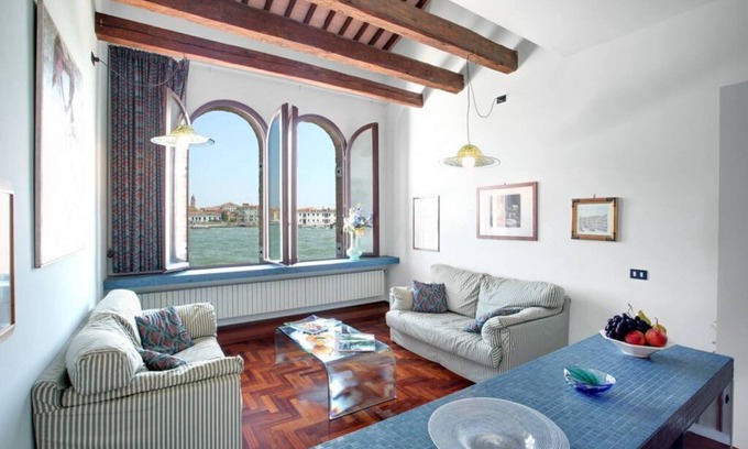 Molina Apartment | Bright apartment with a view of the Giudecca canal