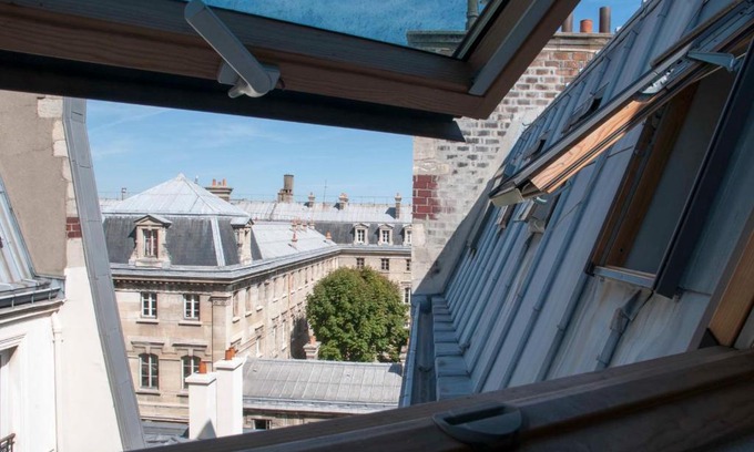 Quartier de Rochechouart Apartment | Bright Studio In The Heart Of Montmartre