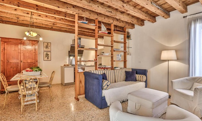 Castello Apartment | Ca' San Lorenzo 1