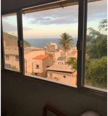 Leme Apartment | Casa de praia no Leme vista para o mar no morro Babilônia