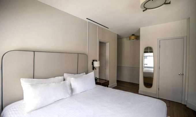 Central Park West House | Catch A Show On Broadway, Just Minutes Away! City View, Onsite Bar, Pets Allowed