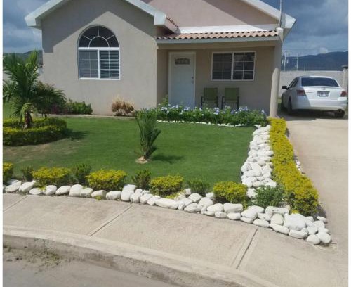 Kingston House | CAYMANAS ESTATE TWO BEDROOM ,GATE COMMUNITY