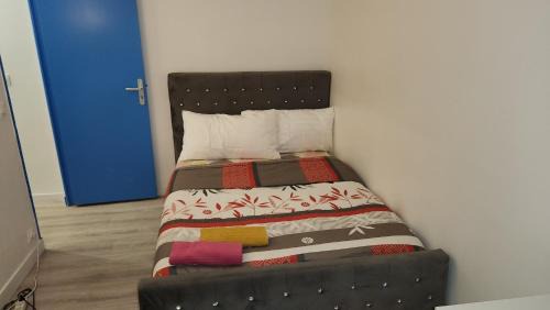 La Courneuve House | chambre3 meublé avec cuisine privé salle de bains partagé métro 7 la Courneuve remise de clés de 11H à 14h