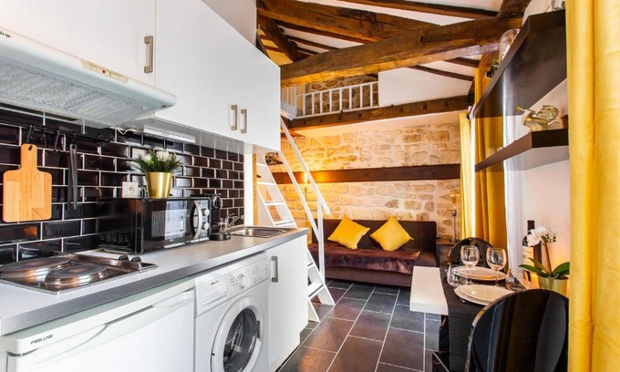 9th Arrondissement Apartment | CMG Pigalle/ Martyrs G