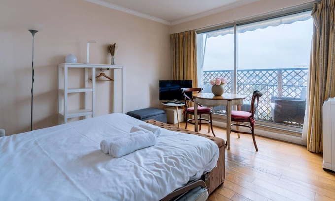 Villa Montmorency Apartment | Comfortable Studio With Balcony In Paris 16th