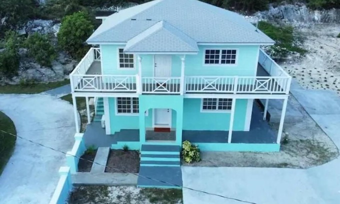 Rokers Point House | Complete Villa Upstairs, 2 Bedroom.