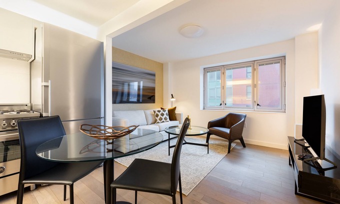 Brooklyn Heights Apartment | Contemporary One-Bedroom Apartment in Brooklyn Hei