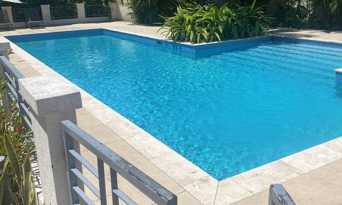 Saint Andrew Apartment | Cozy 1-bedroom apartment centrally located in Kingston w/pool & fitness room