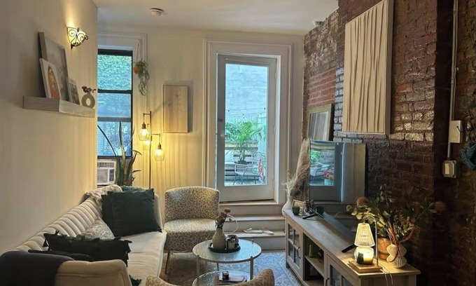 Sutton Place Apartment | Cozy Midtown Manhattan apartment with massive private patio space