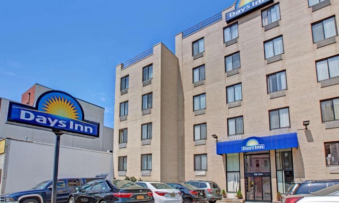 Brooklyn Hotel | Days Inn by Wyndham Brooklyn