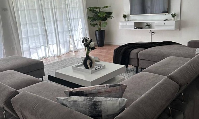 Albion House | "Eagles Nest Villa" ALL AC/TV/Fans, Luxury, Modern Home