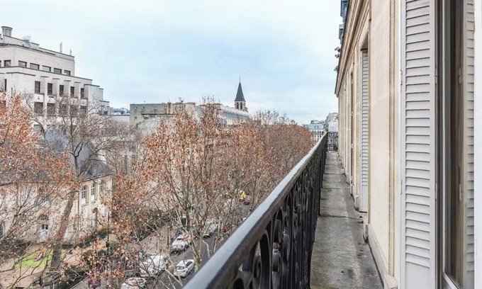 Saint-Germain-des-Pres Apartment | EXPERIENCE PARISIAN LIVING AT ITS MOST REFINED LOCATION - SAINT GERMAIN