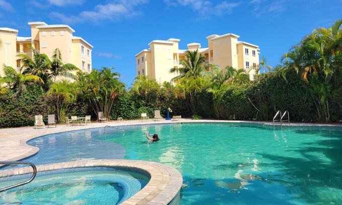 Bahamia West Condo | Gated condo w/boat dock/beach/pool/hot tub