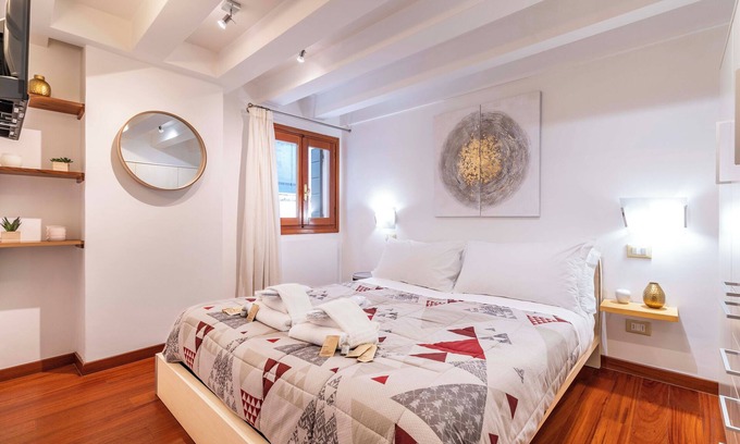 San Polo Apartment | Glass House - Loft 2 min. to Rialto Bridge & View