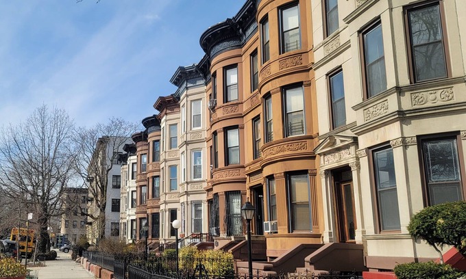Crown Heights House | Historic 2-bedroom Brooklyn Townhouse