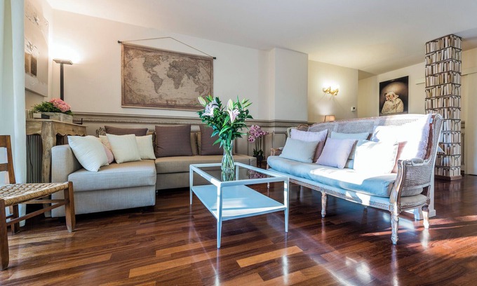 Malcesine Apartment | Holiday Apartment "Casa Ortensia" by the Lake with Terrace & Wi-Fi