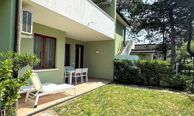 Bibione Apartment | Holiday apartment modernly furnished with pool