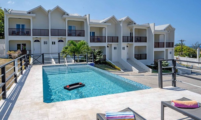 IronShore Estates Apartment | Hospitality Expert HCB1: Pool, Beach & Chef