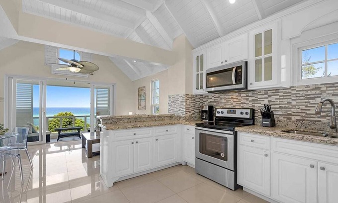 St.Bran's Burg Apartment | Hospitality Expert F32: Beach front, Pool & Chef