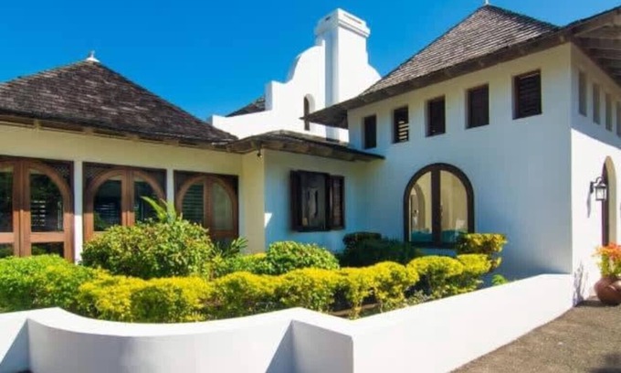 Montego Bay Apartment | Hospitality Expert HALF HILL 3BR - Pool/Beach/Chef