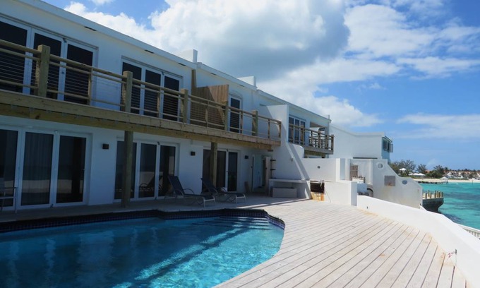Nassau Hostel | Hostel ∙ 8 guests