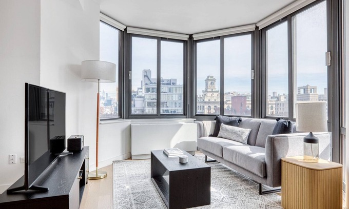 Tribeca Apartment | Ideal Tribeca Studio w/Gym, W/D, Doorman, Pool, View by Blueground