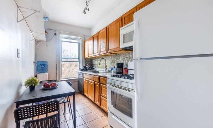 Crown Heights Hostel | KLO Guest House