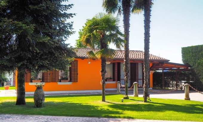 Ca' Savio House | LA BRIGATA APARTMENTS (Orange House)