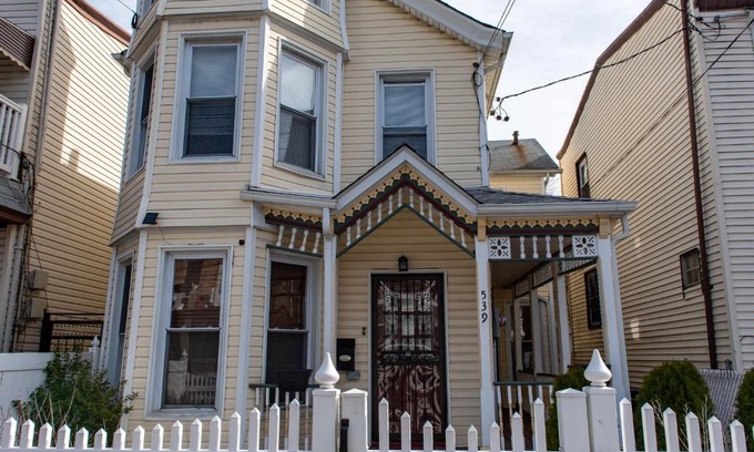 East New York Apartment | Large 3BR Apartment in Brooklyn with Balcony