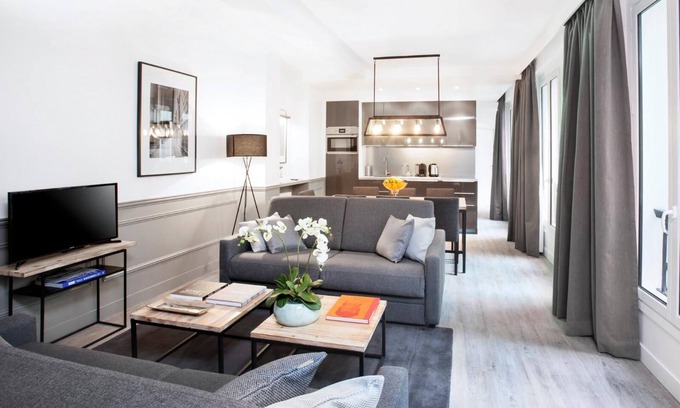 Quartier Sainte-Avoye Apartment | LivinParis | Luxury 3 Bedrooms Le Marais I