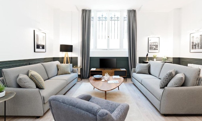 Porte-Saint-Martin Apartment | LivinParis - Luxury 3 Bedrooms République I