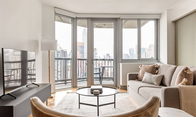 Kips Bay Apartment | Lovely Murray Hill 2BR w/W/D & Doorman, near Hospital, by Blueground