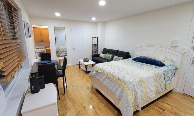 Midtown East Apartment | Lovely Private Room Apartment in Manhattan, NY