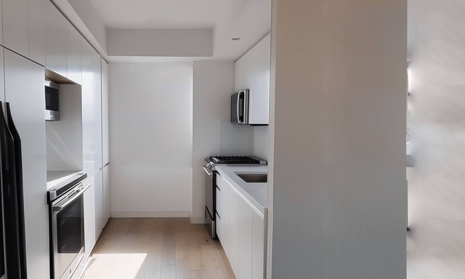 Chelsea Apartment | Luxury 2 Bed/2 Bath NYC Apartment with Stunning Rooftop Views + parking spot