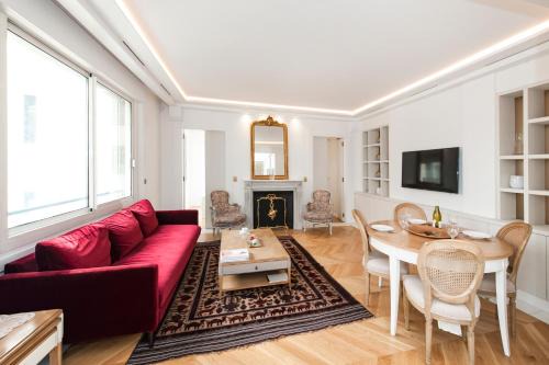 Champs-Elysees Apartment | Luxury Montaigne apartment