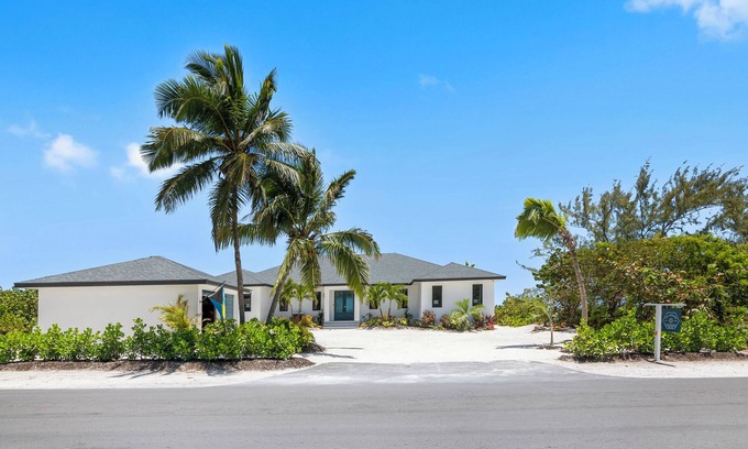 Tar Bay House | "New" 5 bedroom Exuma Beach Front Estate w/Pool & No Neighbors on either side!